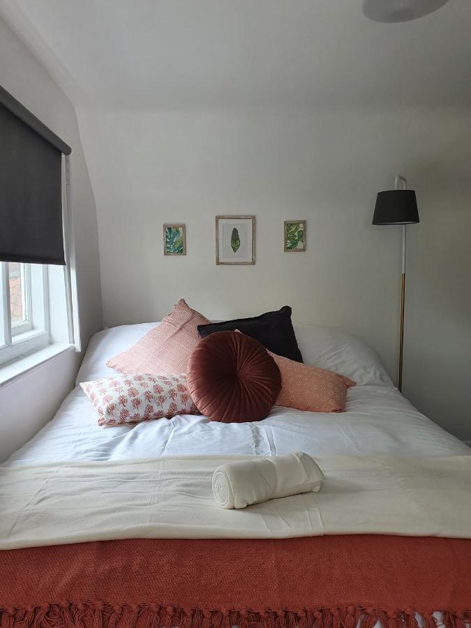 Grade I Listed Luxury Apartment In Hertfordshire Уеър Екстериор снимка